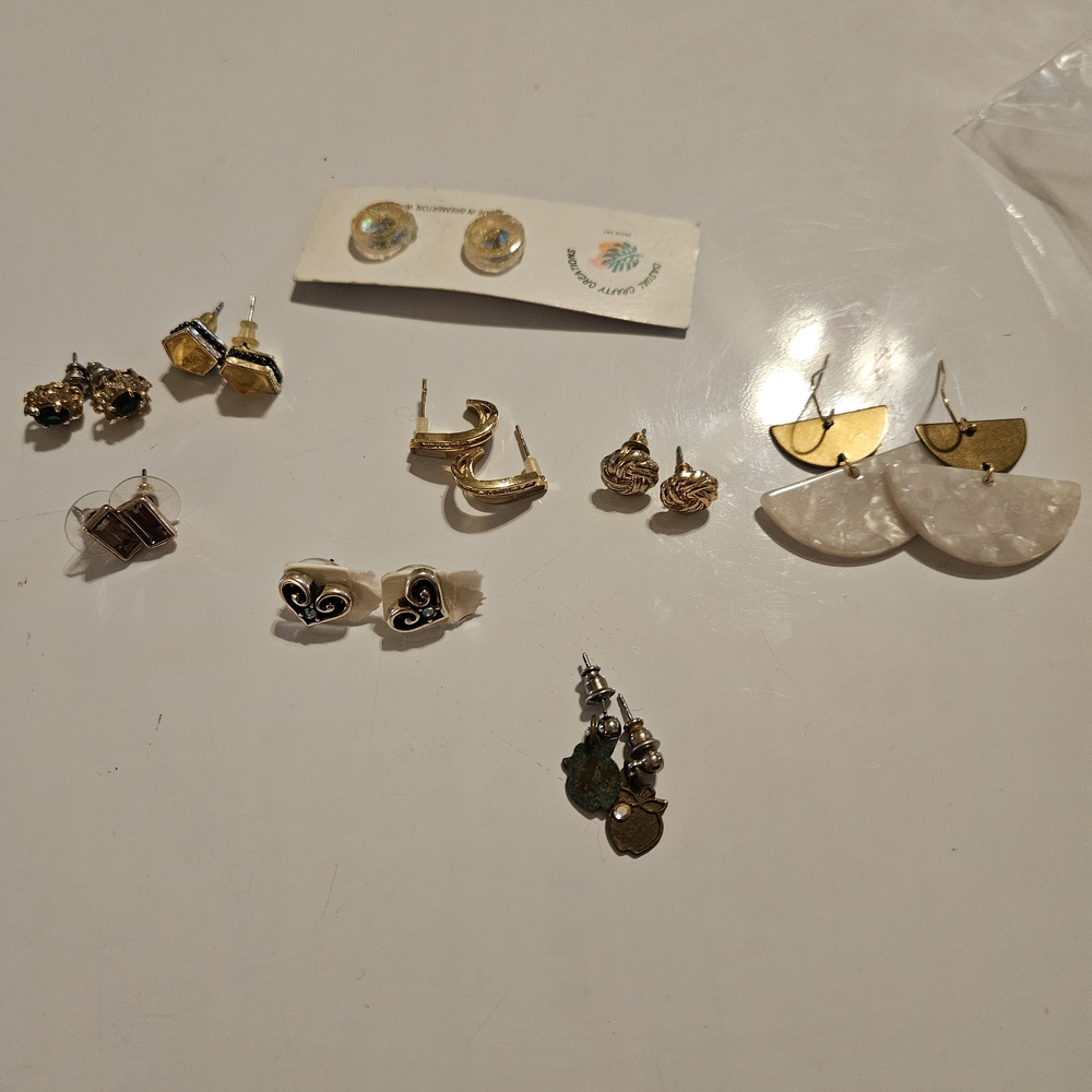 Elegant Gold and White Earrings Set